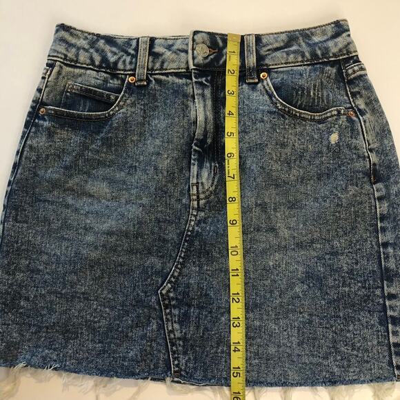 Wild Fable Acid Washed Raw Edge Denim Mini Skirt - Size 4 - Picture 7 of 7